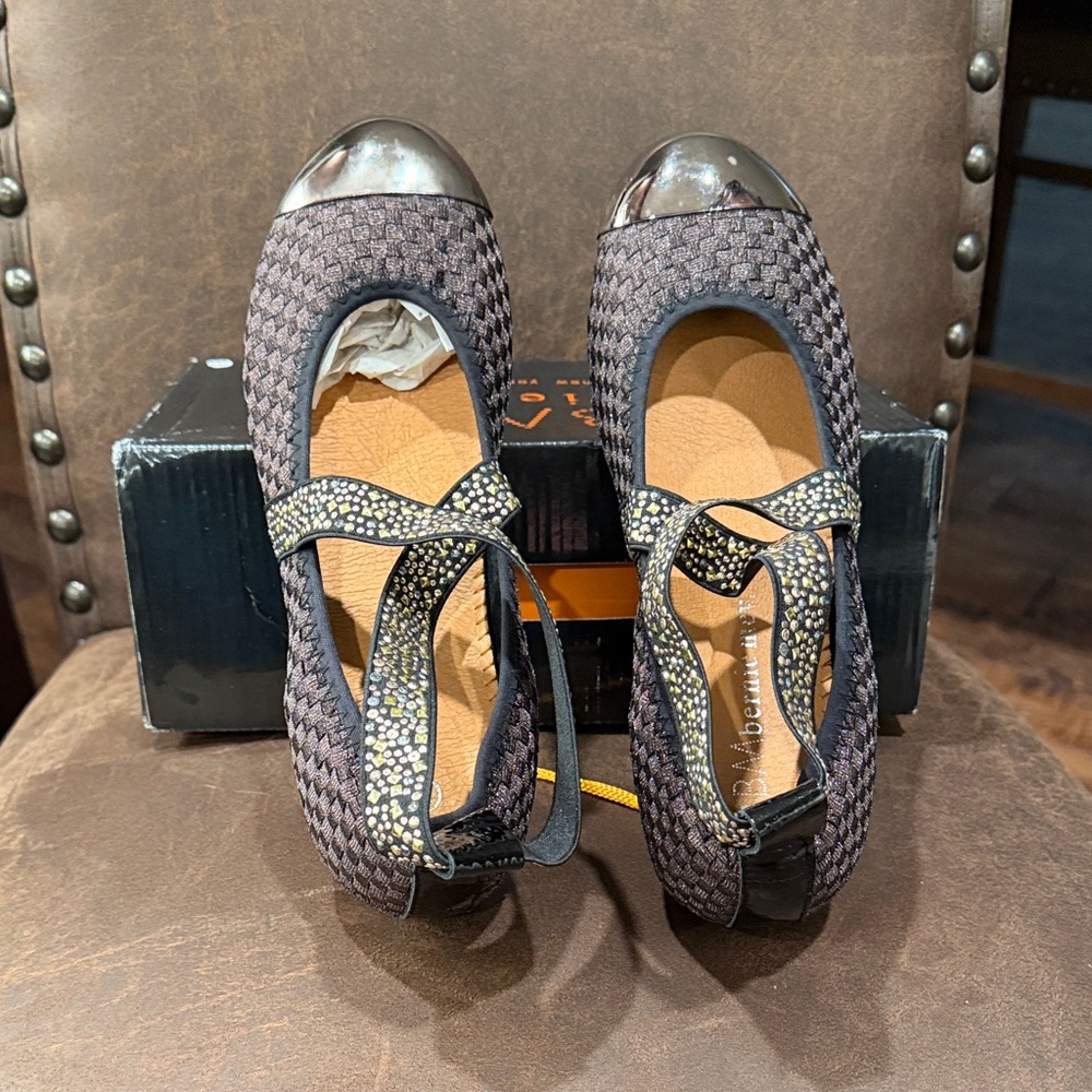 bernie mev. Brown and Black Flats with Gold Accents - Picture 2 of 7